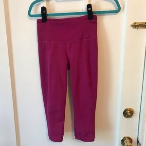 Lululemon athletica smooth stride capris size 2